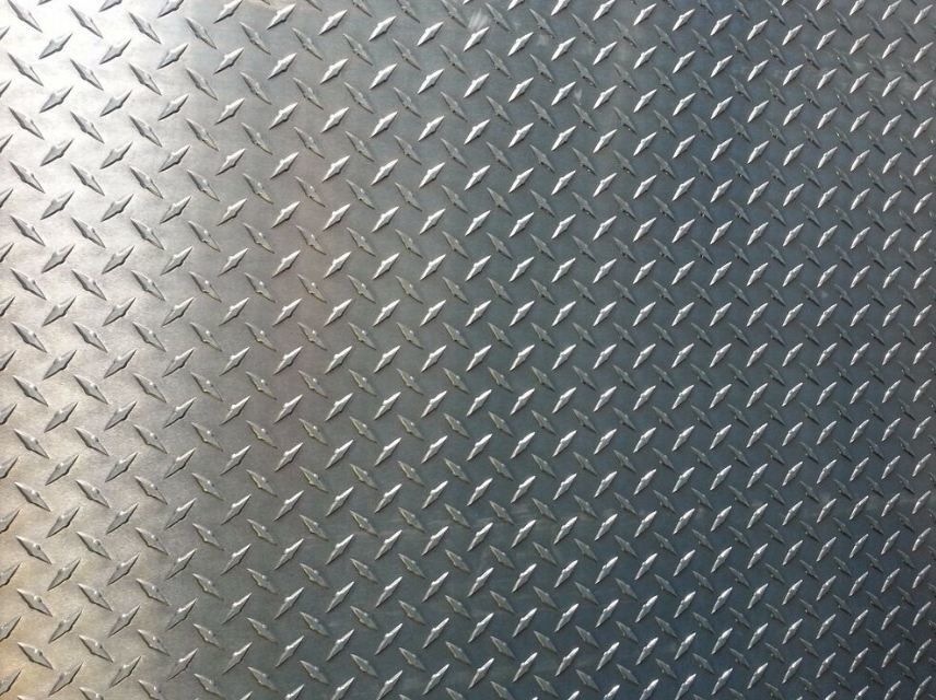 Sangat Reflektif 3003 H22 Aluminium Checker Plate Sheet Aluminium Tapak Piring Ketahanan Slip Yang Baik